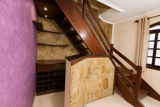 Adega de casa à venda com 3 quartos, 135m² em Jaguaribe, Osasco