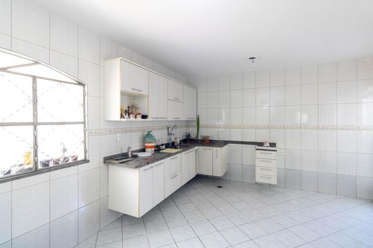 Cozinha e Área de Serviço de casa para alugar com 2 quartos, 360m² em Campo Grande, Rio de Janeiro