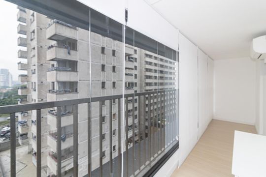 Varanda de kitnet/studio para alugar com 1 quarto, 34m² em Vila Olímpia, São Paulo