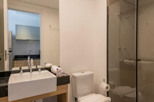 Banheiro de apartamento para alugar com 1 quarto, 24m² em Pompeia, São Paulo
