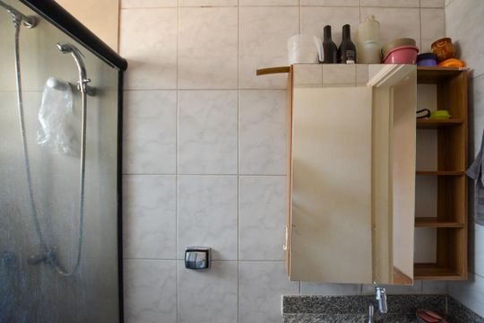 BANHEIRO de casa à venda com 3 quartos, 150m² em Jardim Trussardi, São Paulo