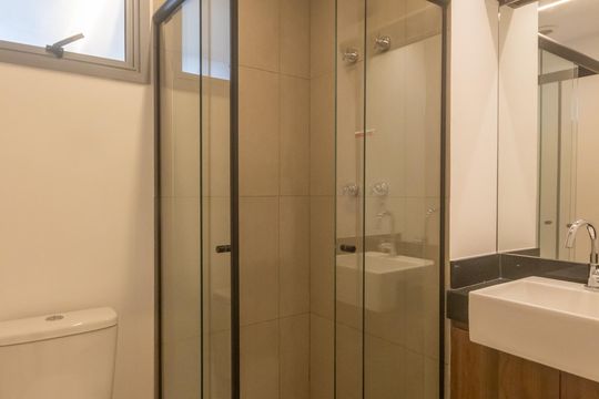 Banheiro de kitnet/studio para alugar com 1 quarto, 34m² em Vila Olímpia, São Paulo