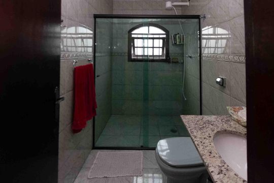 Banheiro de casa à venda com 3 quartos, 196m² em Jardim Tiete, São Paulo