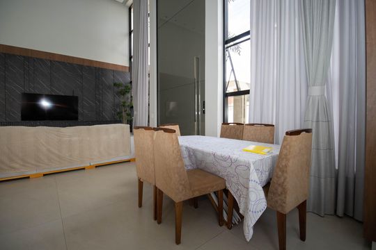 Sala de casa de condomínio à venda com 4 quartos, 330m² em Vicente Pires, Brasília