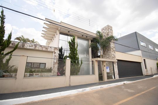 Fachada de casa de condomínio à venda com 4 quartos, 330m² em Vicente Pires, Brasília