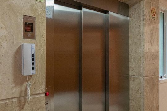 Elevador de apartamento à venda com 2 quartos, 66m² em Menino Deus, Porto Alegre