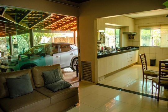 Casa à venda com 3 quartos, 210m² em Setor Crimeia Oeste, Goiânia