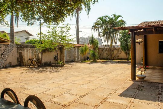 Casa à venda com 3 quartos, 210m² em Setor Crimeia Oeste, Goiânia