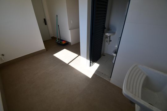 Área de Serviço de apartamento para alugar com 3 quartos, 190m² em Cambuí, Campinas