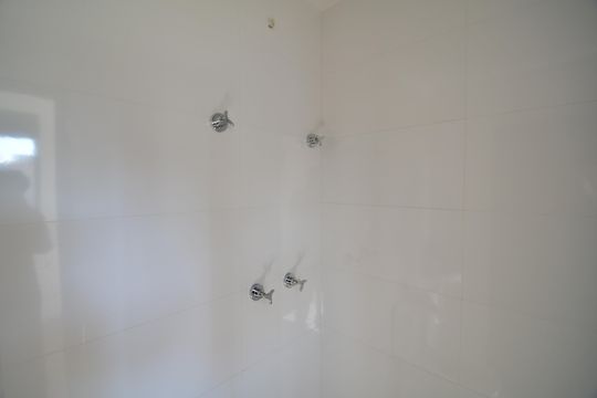 Banheiro de serviço de apartamento para alugar com 3 quartos, 190m² em Cambuí, Campinas