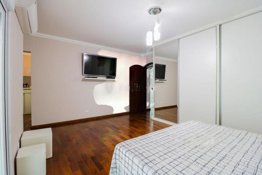 Casa à venda com 4 quartos, 329m² em Vila Esperança, São Paulo