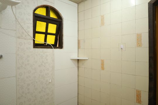 Banheiro de casa para alugar com 2 quartos, 60m² em Jardim das Camelias, São Paulo