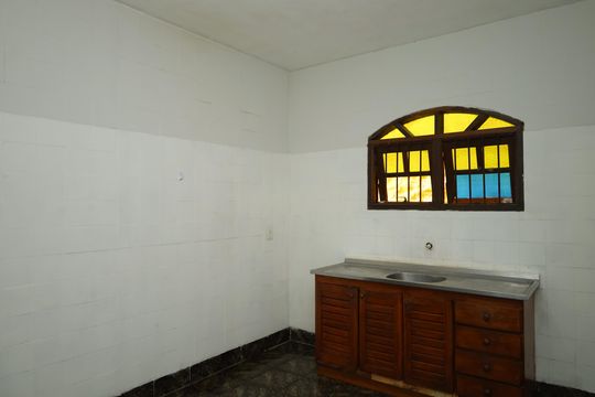 Cozinha de casa para alugar com 2 quartos, 60m² em Jardim das Camelias, São Paulo