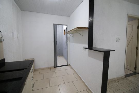 Cozinha de casa para alugar com 1 quarto, 70m² em Taquara, Rio de Janeiro