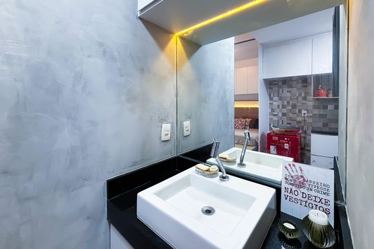Banheiro de apartamento à venda com 1 quarto, 28m² em Pinheiros, São Paulo