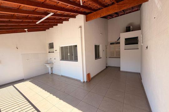 Área externa de casa para alugar com 2 quartos, 266m² em São Dimas, Piracicaba