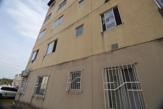 Fachada do bloco de apartamento para alugar com 2 quartos, 45m² em Guajuviras, Canoas