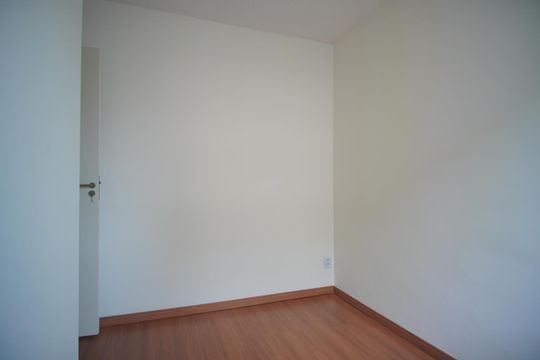 Quarto 1 de apartamento para alugar com 2 quartos, 40m² em Rubem Berta, Porto Alegre