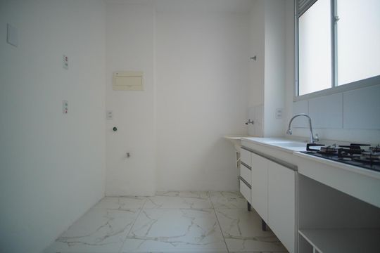 Cozinha de apartamento para alugar com 2 quartos, 40m² em Rubem Berta, Porto Alegre