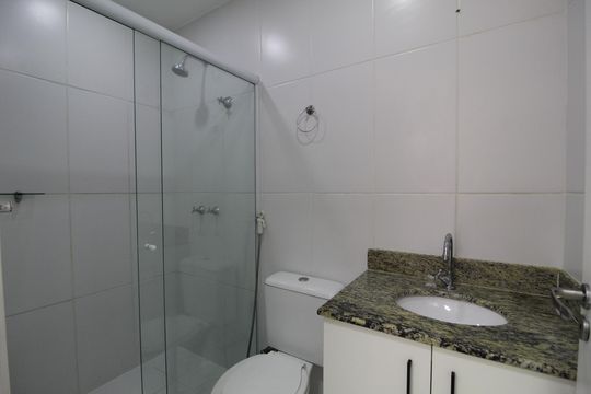 Banheiro de kitnet/studio à venda com 1 quarto, 36m² em Taquara, Rio de Janeiro