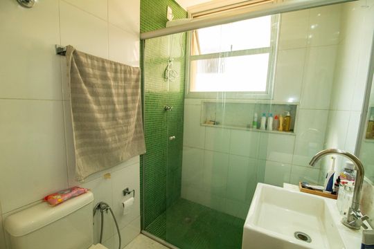 Banheiro Social de apartamento à venda com 3 quartos, 100m² em Gutierrez, Belo Horizonte