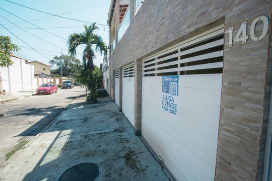 Fachada de casa à venda com 6 quartos, 450m² em Anil, Rio de Janeiro