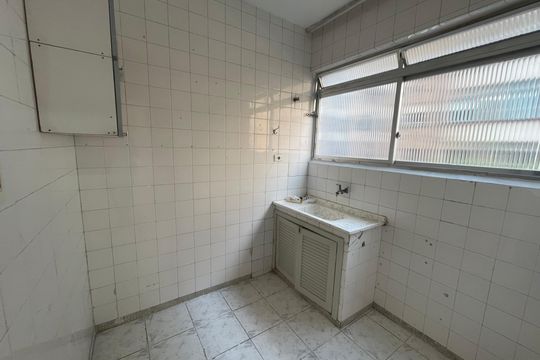 Cozinha de apartamento para alugar com 1 quarto, 27m² em Gonzaguinha, São Vicente