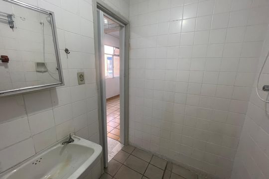 Banheiro de apartamento para alugar com 1 quarto, 27m² em Gonzaguinha, São Vicente