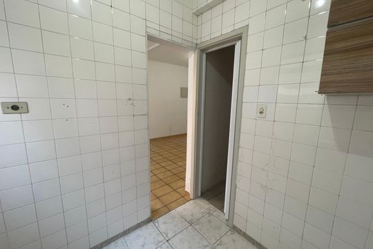 Cozinha de apartamento para alugar com 1 quarto, 27m² em Gonzaguinha, São Vicente