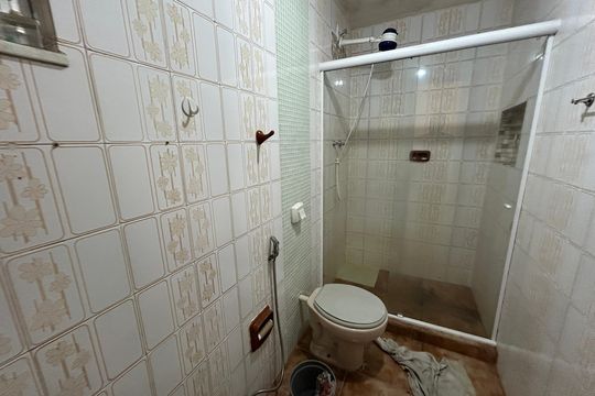 Banheiro de apartamento para alugar com 2 quartos, 70m² em Rocha Miranda, Rio de Janeiro