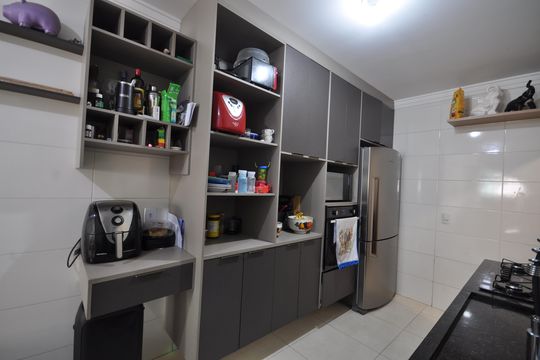 Cozinha de casa de condomínio à venda com 3 quartos, 60m² em Bortolândia, São Paulo