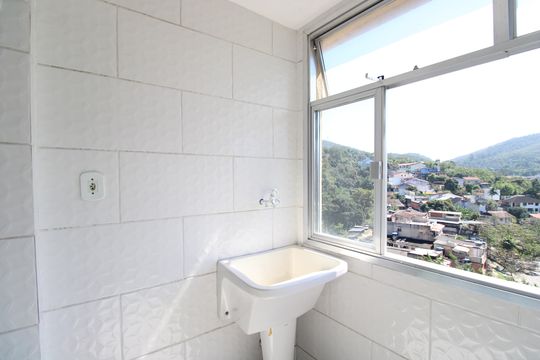 Área de serviço de apartamento para alugar com 2 quartos, 95m² em Taquara, Rio de Janeiro