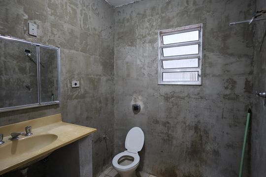 Banheiro de casa para alugar com 2 quartos, 110m² em Jardim D’abril, Osasco