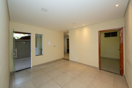 SALA de casa para alugar com 3 quartos, 50m² em Vista Alegre, Belo Horizonte