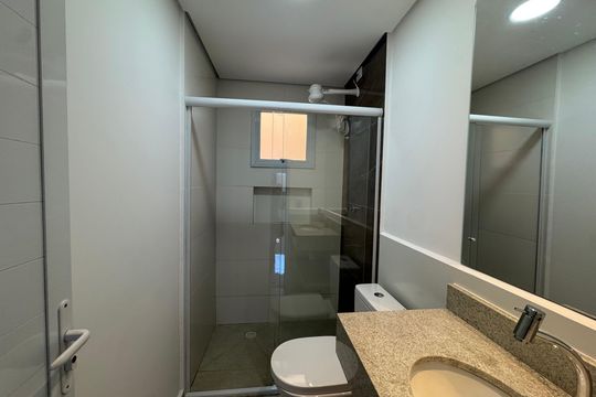 Banheiro de kitnet/studio para alugar com 1 quarto, 39m² em Santa Maria, Osasco