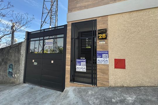 Fachada com placa grande de kitnet/studio para alugar com 1 quarto, 39m² em Santa Maria, Osasco