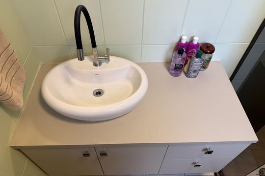 Banheiro de apartamento para alugar com 1 quarto, 55m² em Gonzaga, Santos