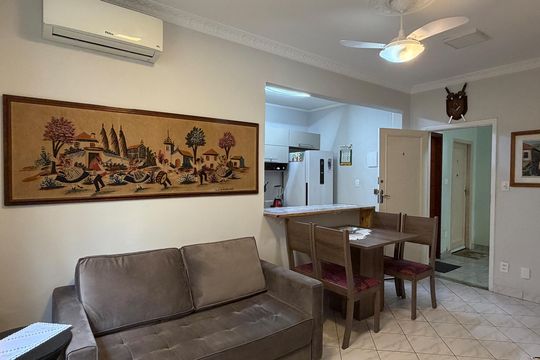 Sala de apartamento para alugar com 1 quarto, 55m² em Gonzaga, Santos