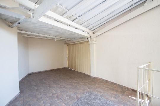 Garagem de casa para alugar com 3 quartos, 300m² em Jardim Laguna, Contagem