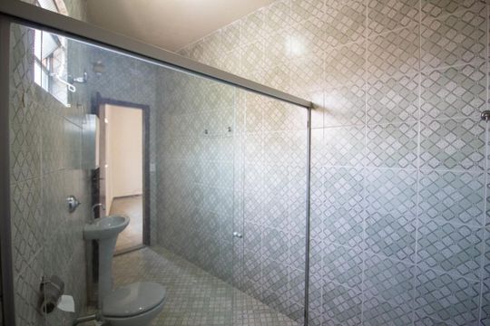 Banheiro da Suíte de casa para alugar com 3 quartos, 300m² em Jardim Laguna, Contagem