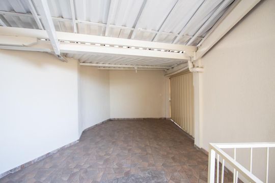Garagem de casa para alugar com 3 quartos, 300m² em Jardim Laguna, Contagem