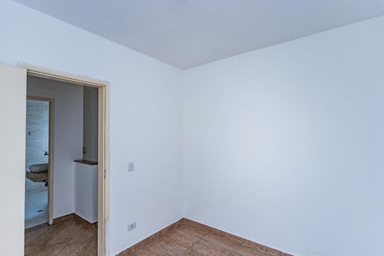 Quarto 2 de casa para alugar com 2 quartos, 100m² em Vila Clarice, São Paulo