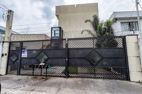 Fachada de casa para alugar com 2 quartos, 100m² em Vila Clarice, São Paulo