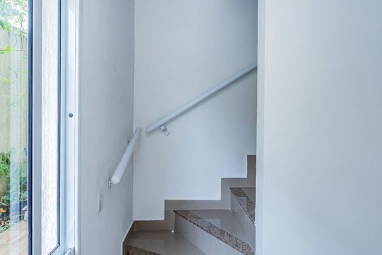 Escada de casa para alugar com 2 quartos, 100m² em Vila Clarice, São Paulo