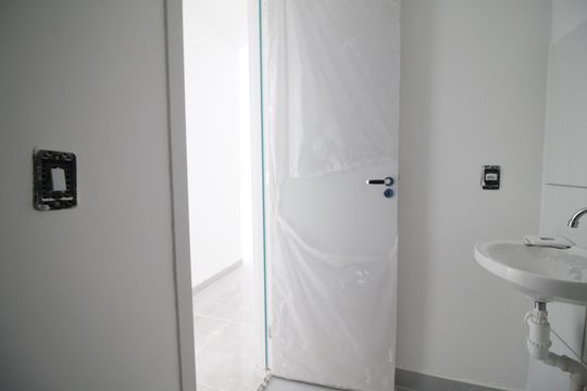 Banheiro de apartamento para alugar com 2 quartos, 47m² em Jacarepaguá, Rio de Janeiro