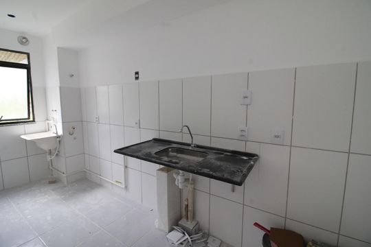 Cozinha de apartamento para alugar com 2 quartos, 47m² em Jacarepaguá, Rio de Janeiro