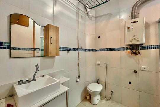 Banheiro de apartamento para alugar com 1 quarto, 20m² em Leblon, Rio de Janeiro