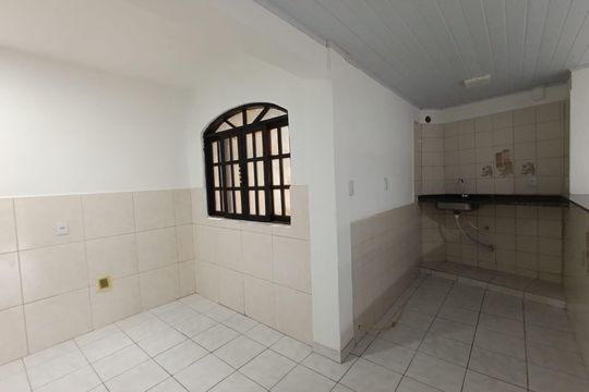 Cozinha e Área de Serviço de casa para alugar com 2 quartos, 90m² em Centro, Nova Iguaçu