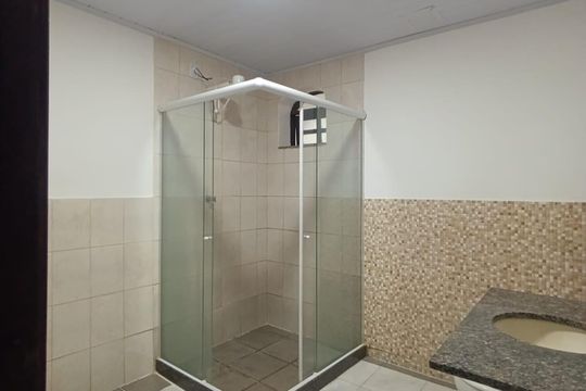 Banheiro de casa para alugar com 2 quartos, 90m² em Centro, Nova Iguaçu