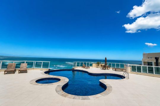 Área externa de apartamento para alugar com 2 quartos, 54m² em Cavaleiros, Macaé